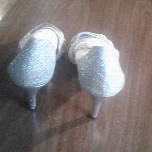 Shoes - Picture 3 of 4